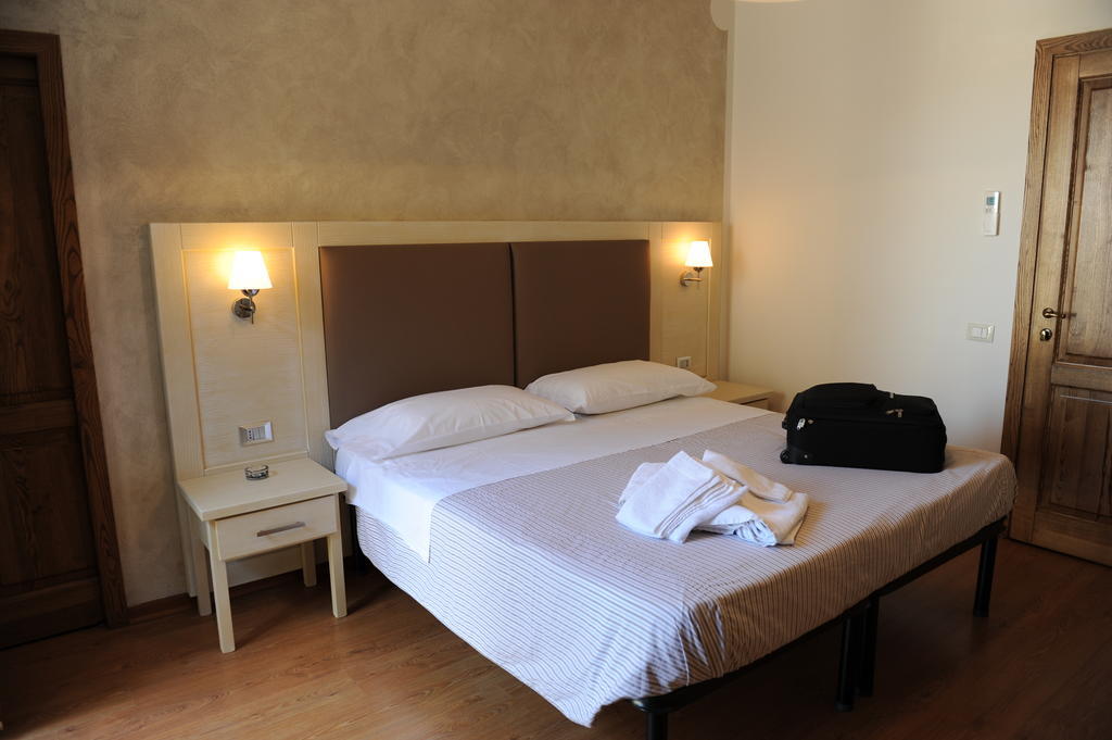 Super Relais Stella Hotel Синя Екстериор снимка